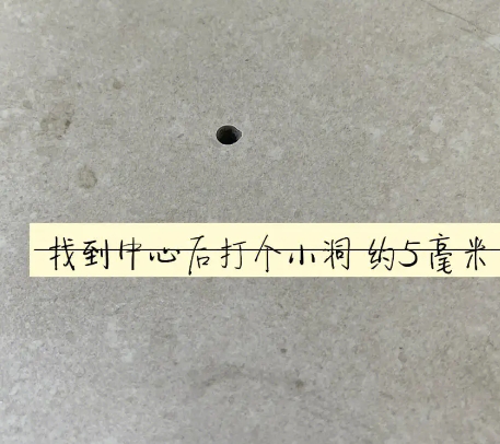 鹤岗瓷砖空鼓维修公司专业解答在瓷砖铺贴过程中，如果砂料搅拌不均匀，将会带来以下问题